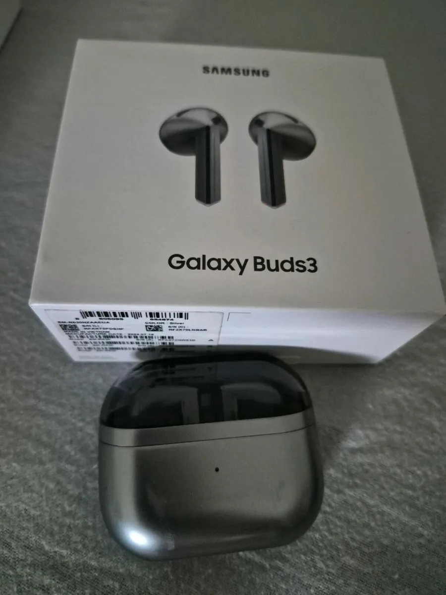 Samsung Galaxy S20 FE and Galaxy Buds 3 - Image 3