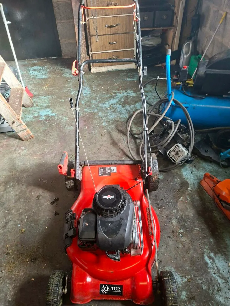 Victor  lawnmower   push v.g.c - Image 2