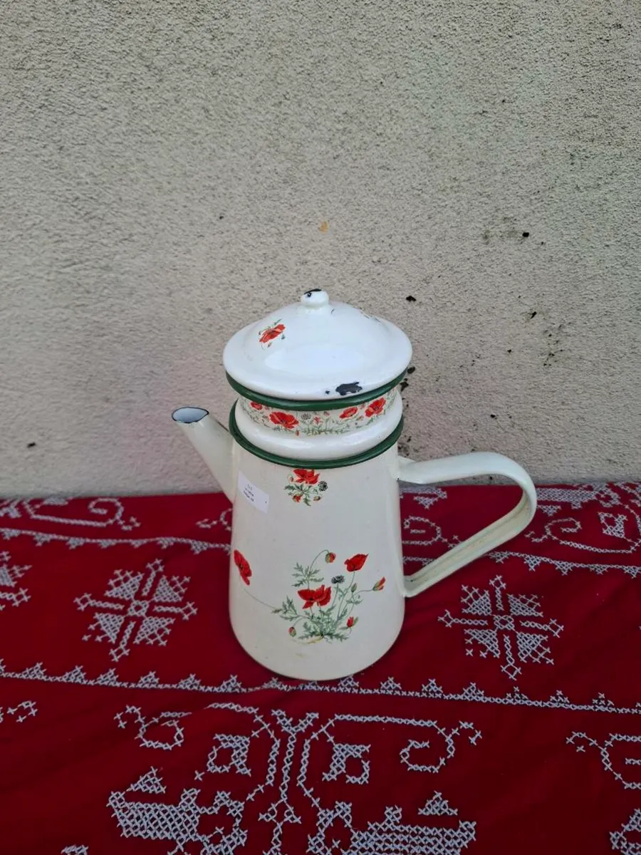 Enamel tea pot with filter possible to post - Image 1