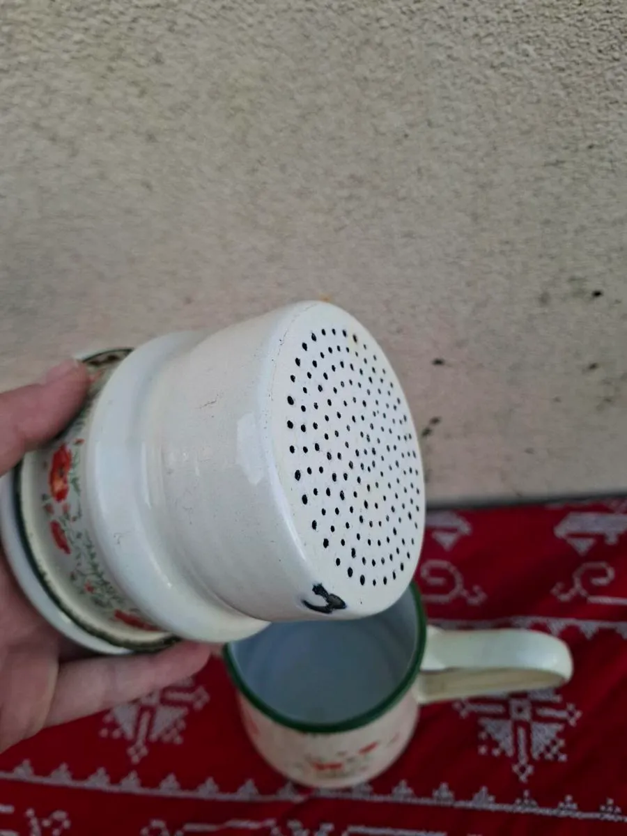 Enamel tea pot with filter possible to post - Image 3