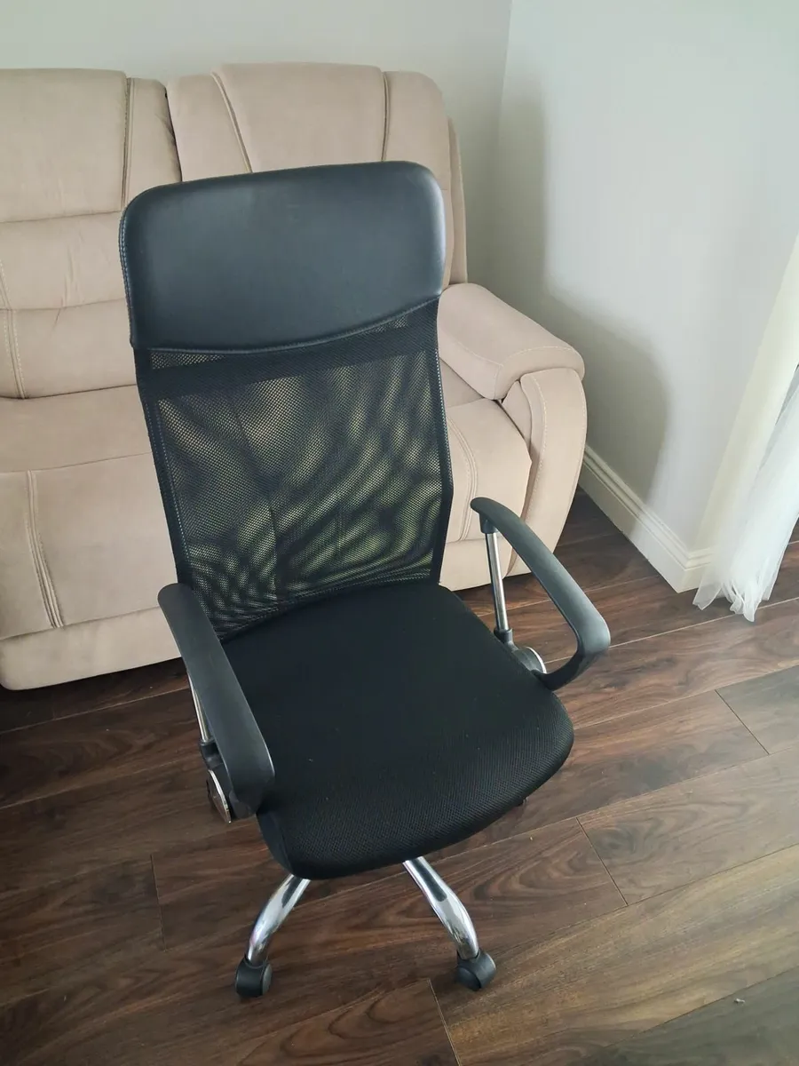 Office chair - Image 1