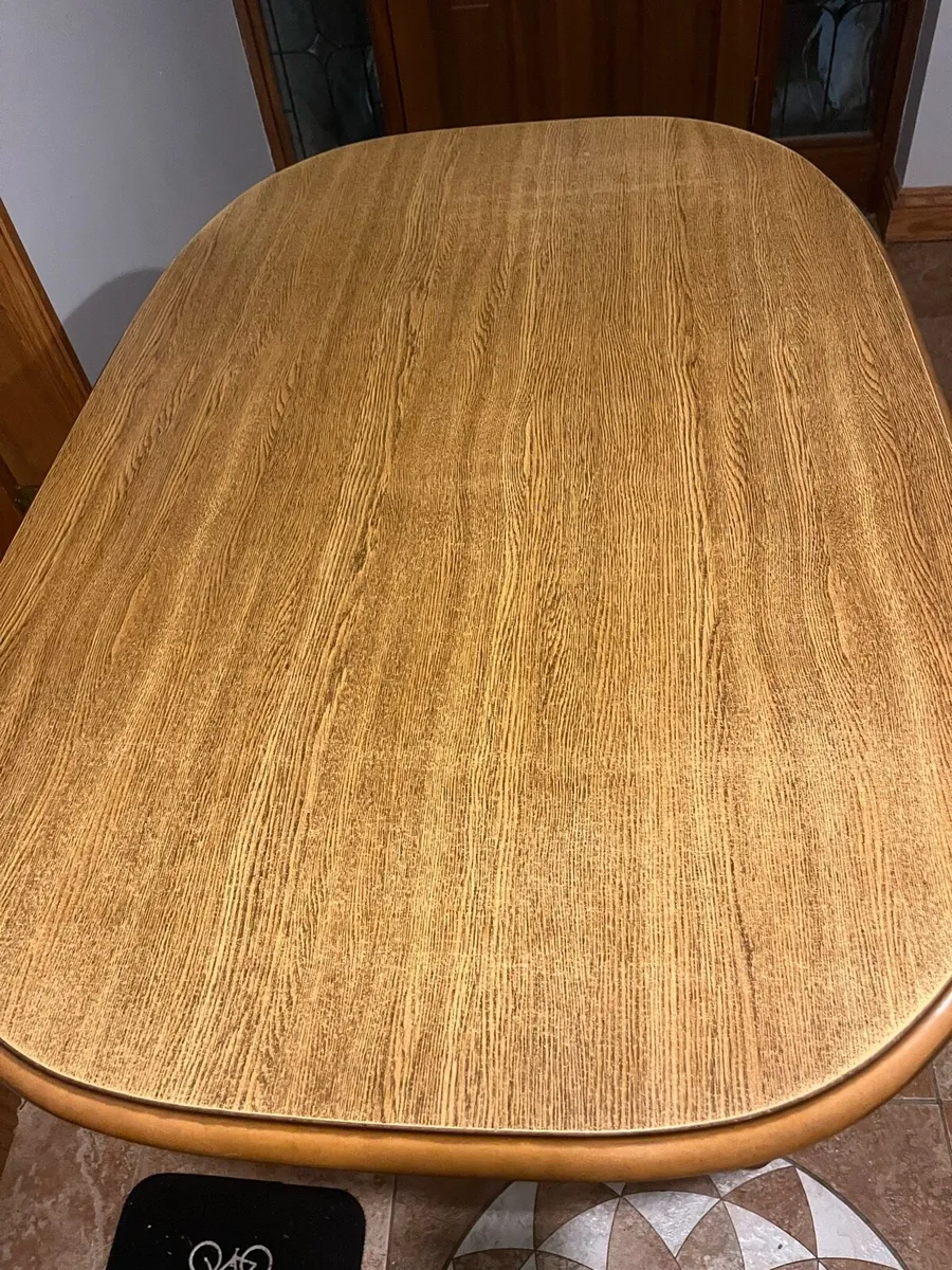 Table And 4 chairs - Image 2