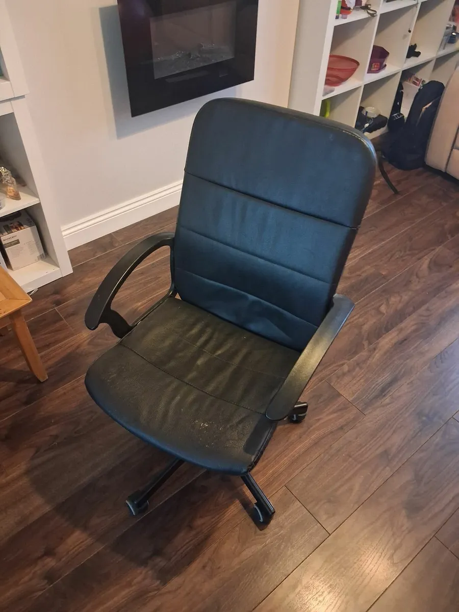 Office chair - Image 1