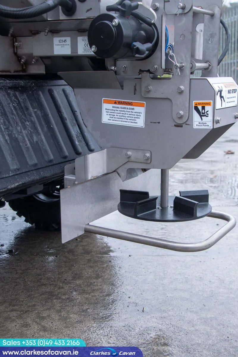 New Snowex Helixx 121 Salt Spreader - Image 4