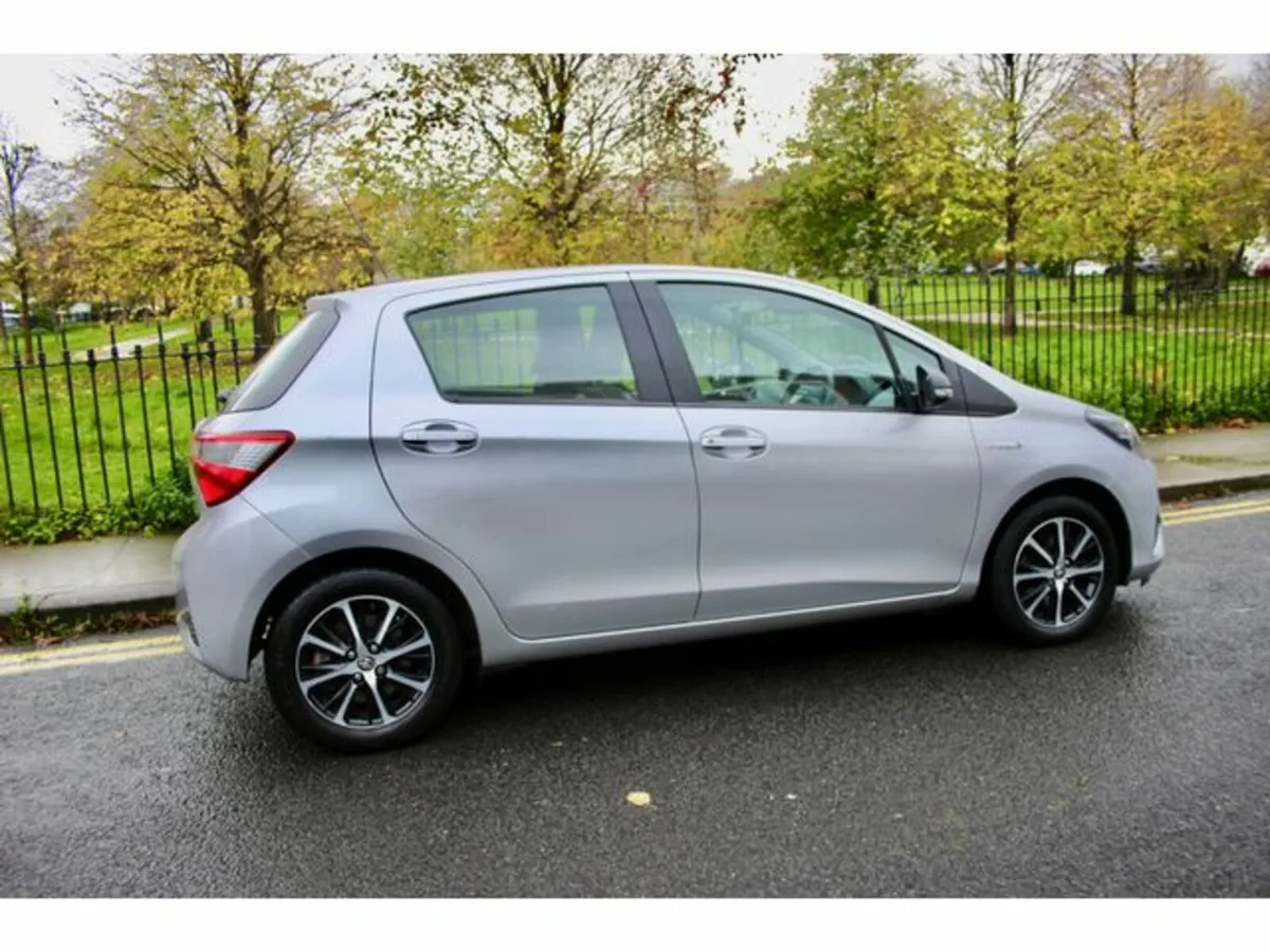 Toyota Yaris Hybrid 1.5 VVTI Icon CVT HEV 5DR Auto - Image 3