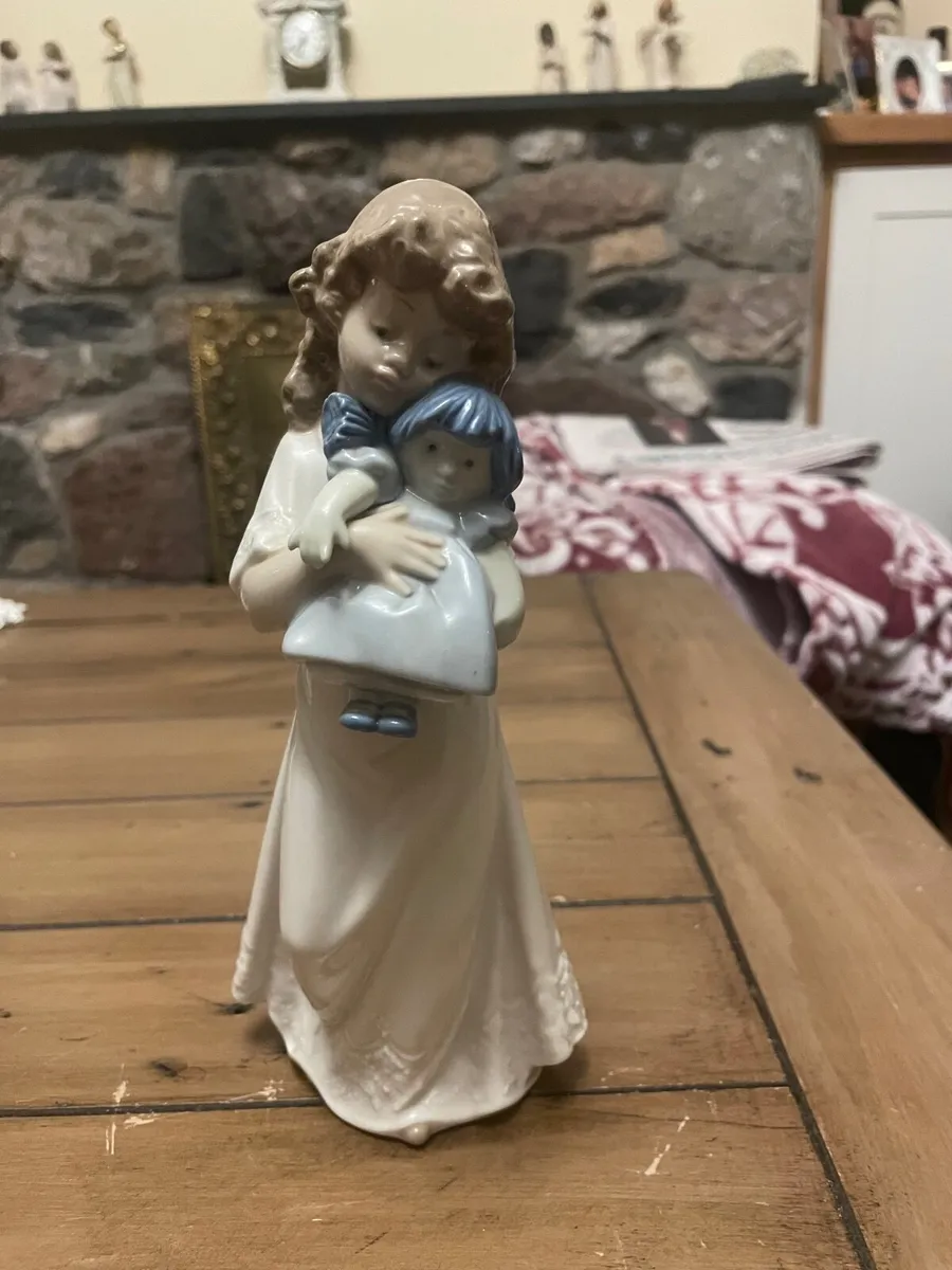 TWO RARE NAO FIGURINES - Image 3