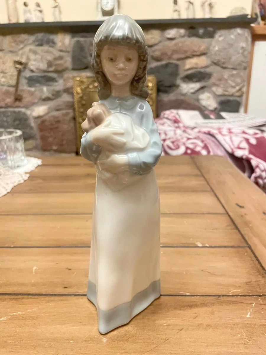 TWO RARE NAO FIGURINES - Image 4