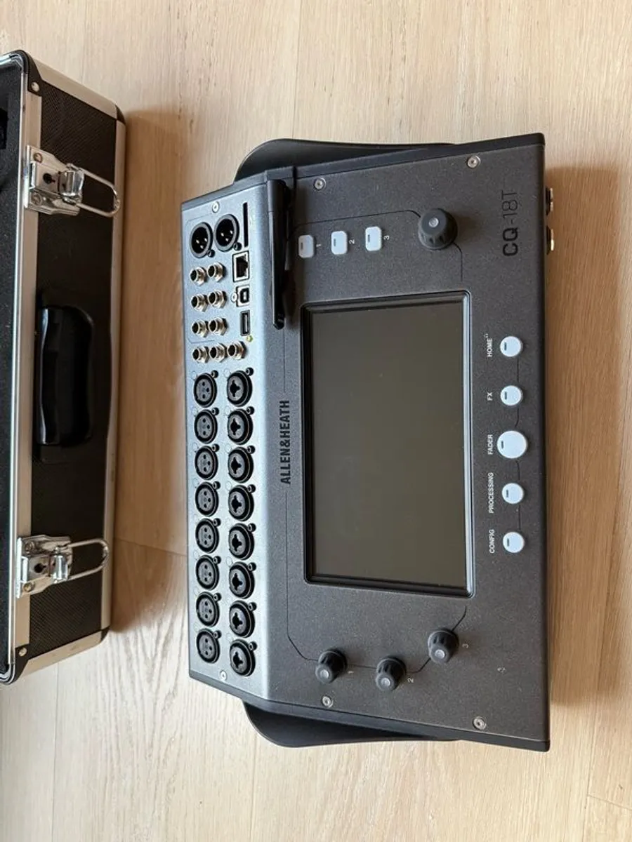 digital mixer Allen&Heath QT18 - Image 1