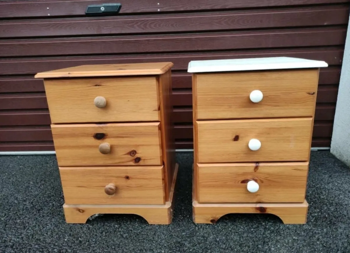 2 X pine bed side lockers - Image 1