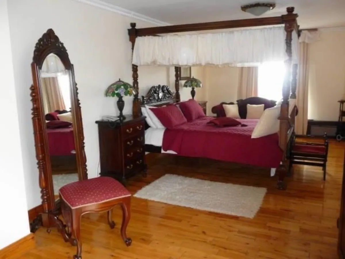 Bedroom Set - Image 1