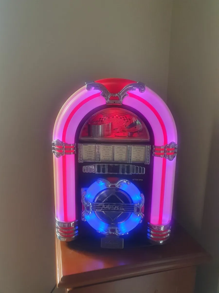 Mini Jukebox Radio/CD Player - Image 1