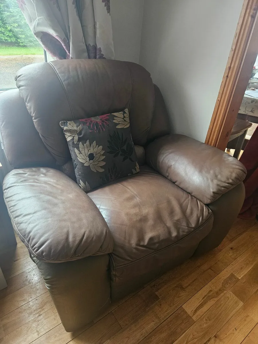 Couch and ×2 Armchairs - Image 2