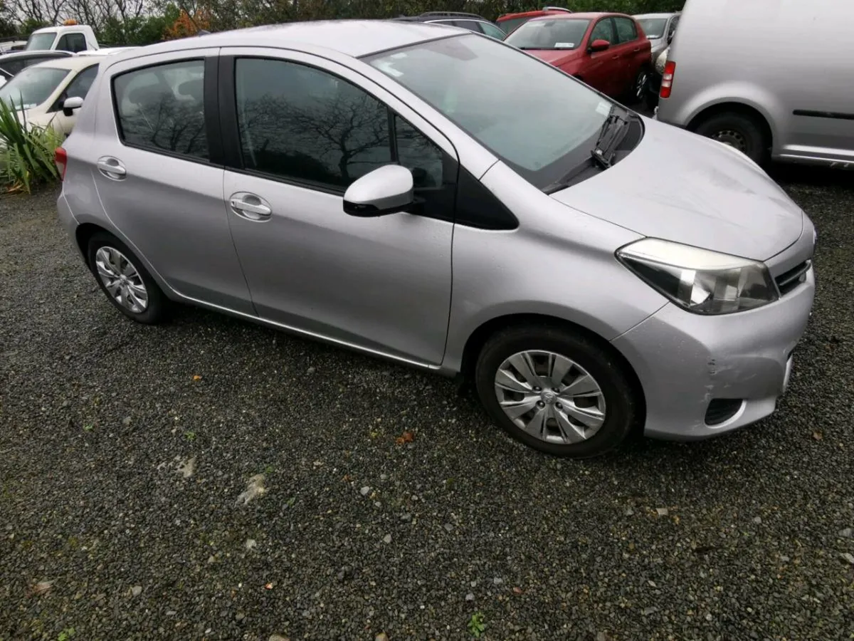 11 Toyota Yaris - Image 4