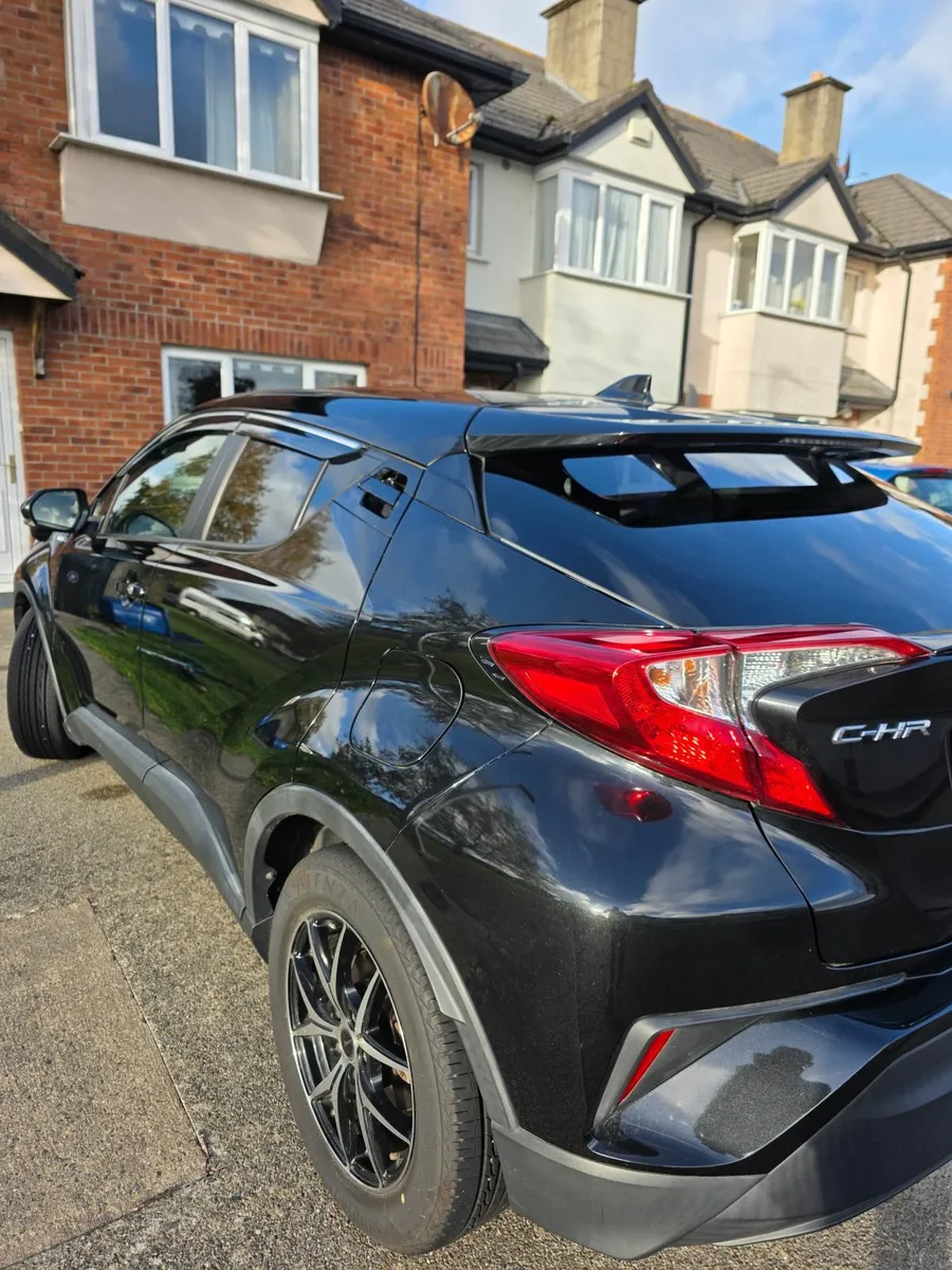 Toyota C-HR 2017 - Image 3