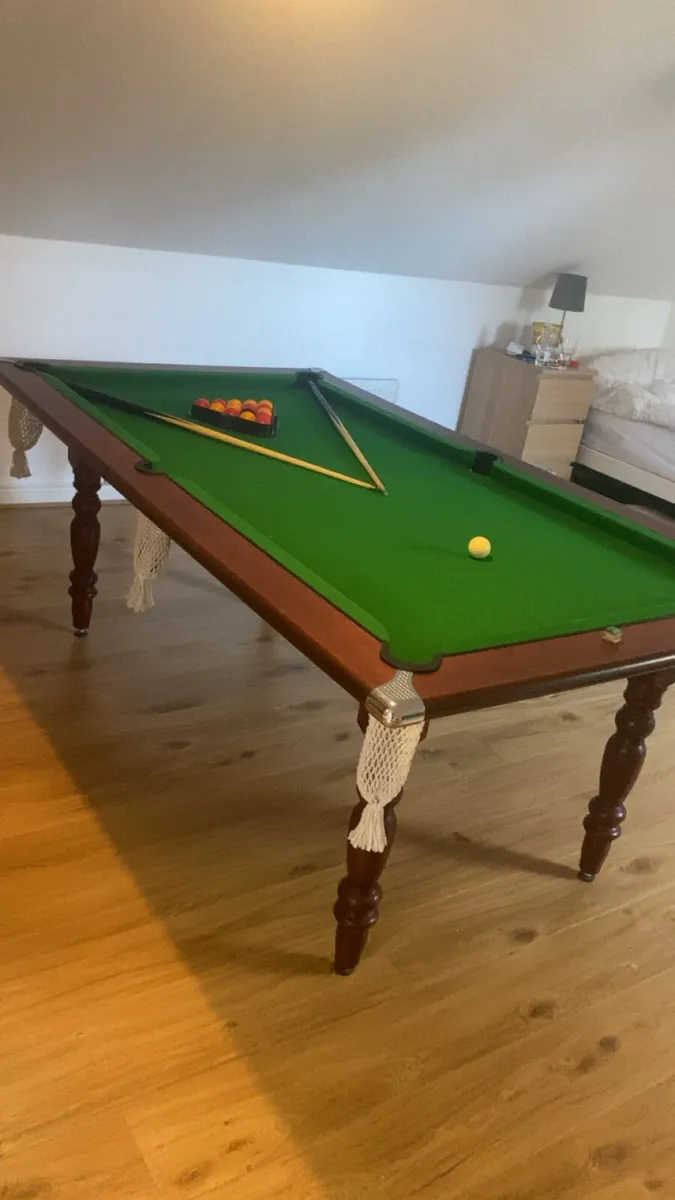 Pool table - Image 1