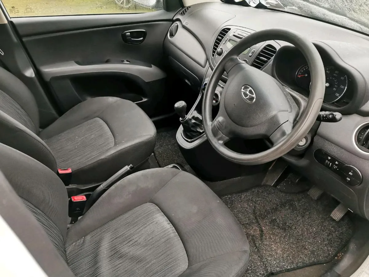 12 Hyundai i10 - Image 4