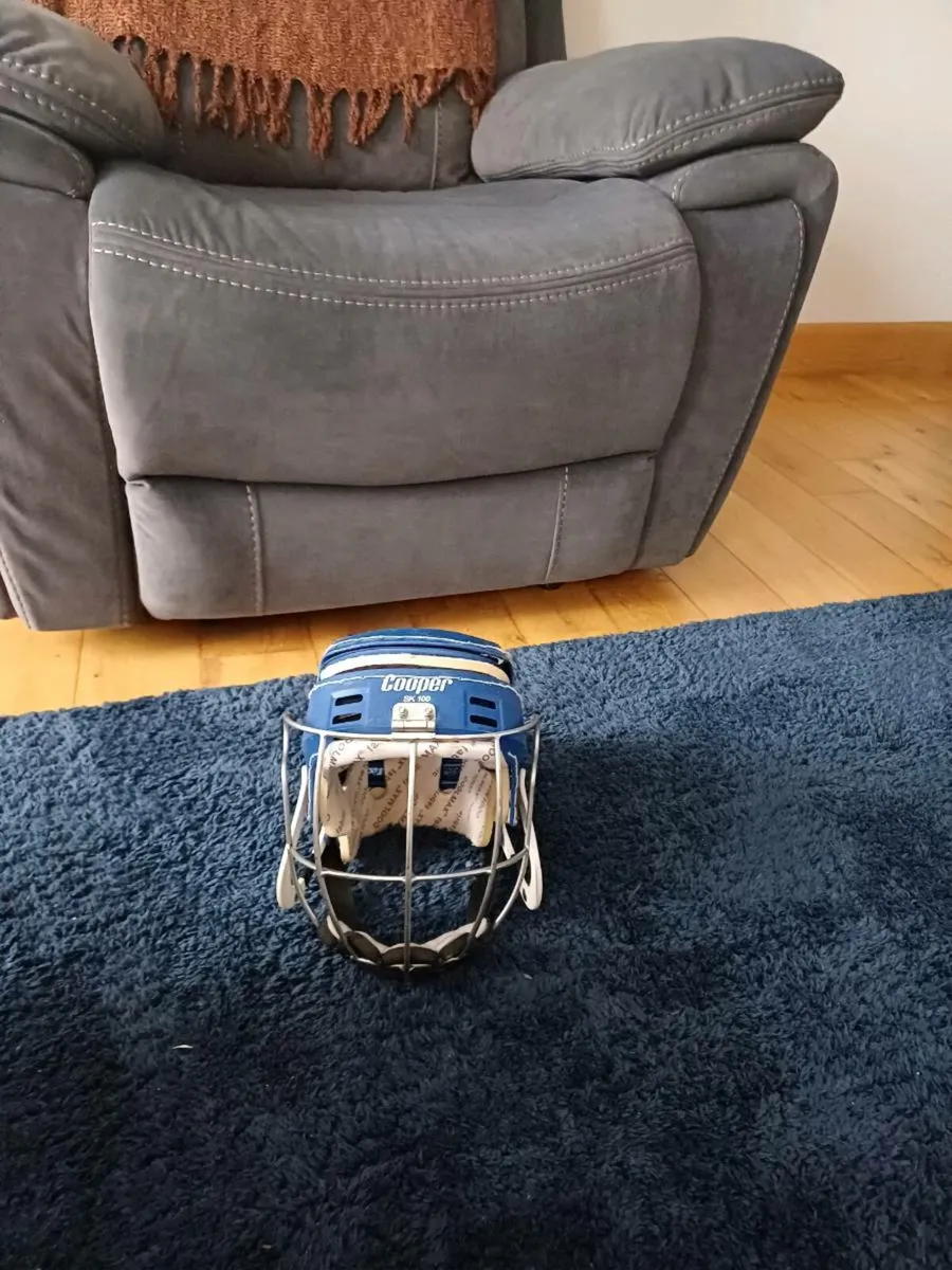 Hurling helmet - Image 1