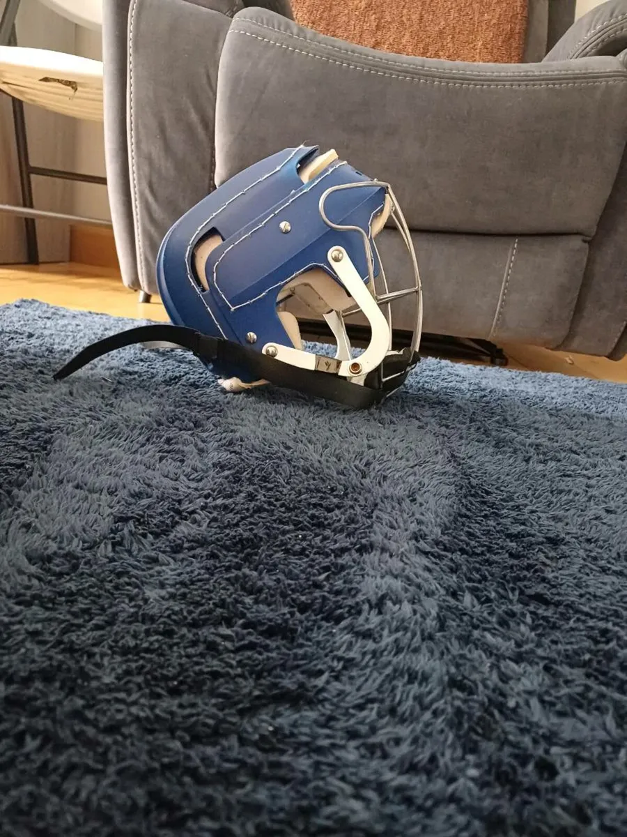 Hurling helmet - Image 3