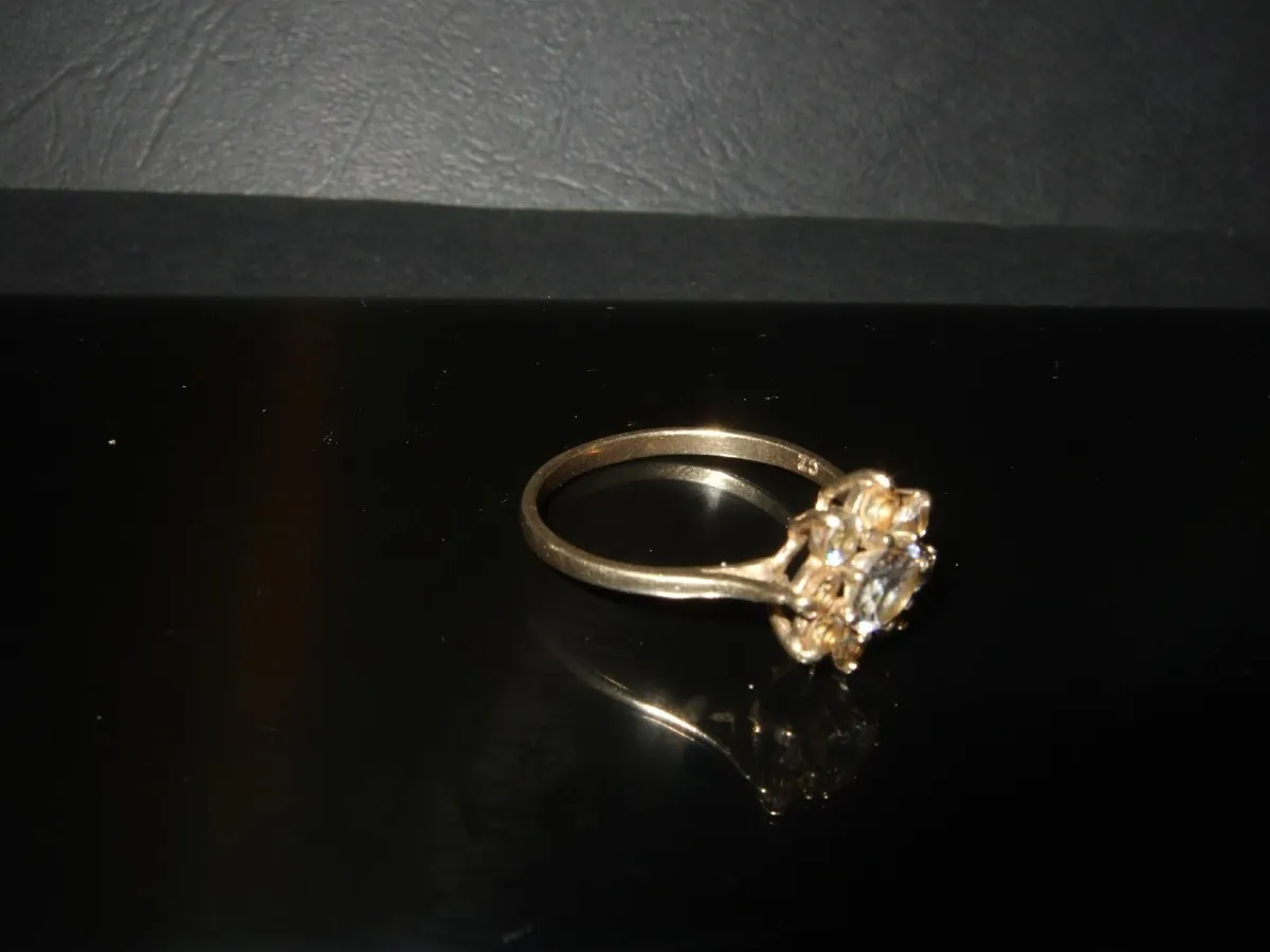 Vintage 9ct Gold Cross - Image 2