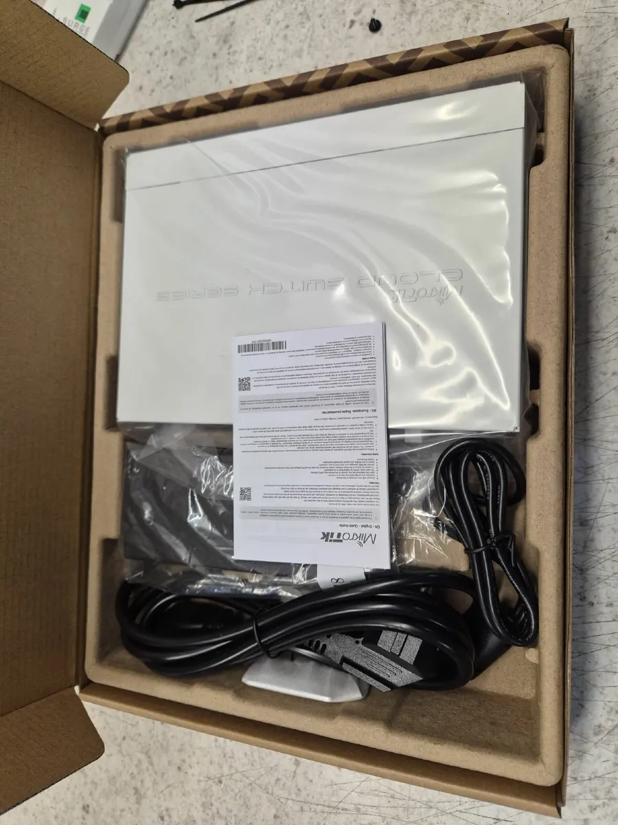 MikroTik CRS112‑8P‑4S‑IN - Image 1