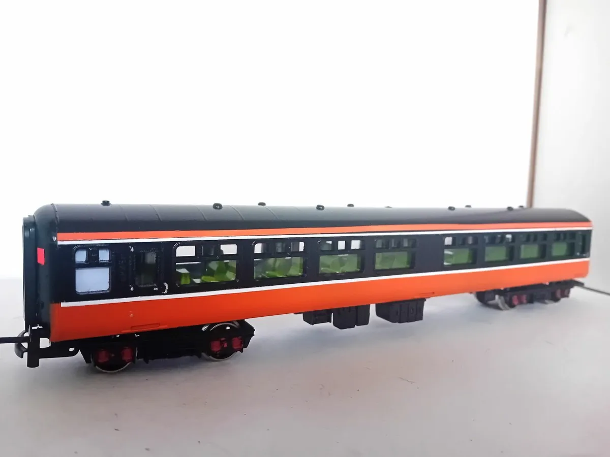 MODEL RAILWAY   IRISH  MK  2  COACHES - Image 3