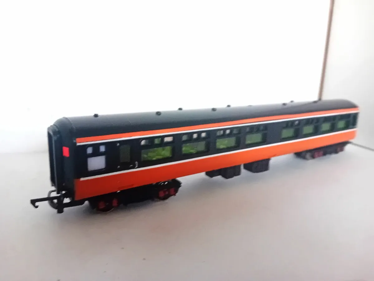 MODEL RAILWAY   IRISH  MK  2  COACHES - Image 4
