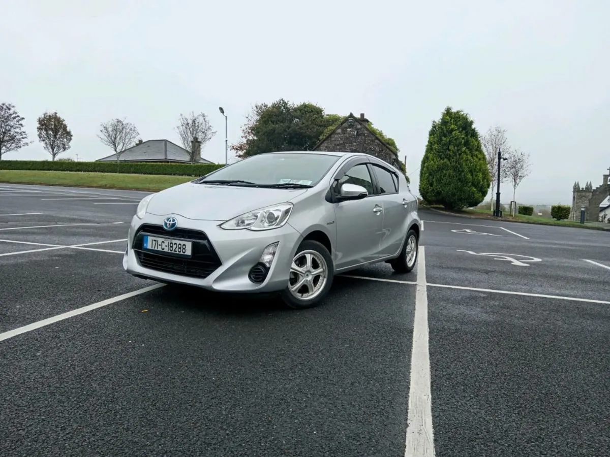 Toyota aqua automatic hybrid 2017 - Image 2