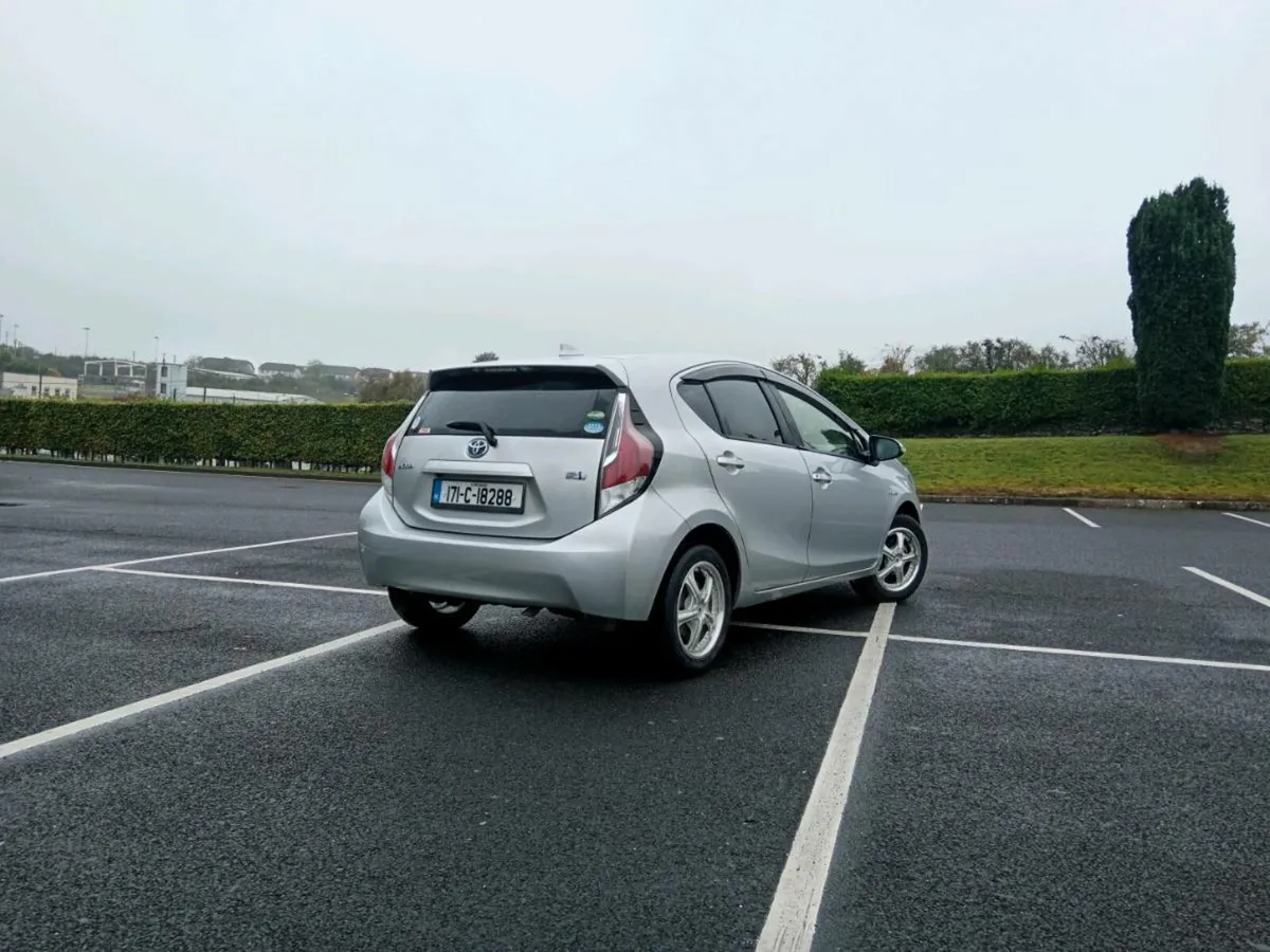 Toyota aqua automatic hybrid 2017 - Image 4