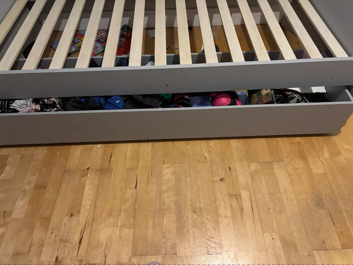 Single bed 100 euro ono - Image 2