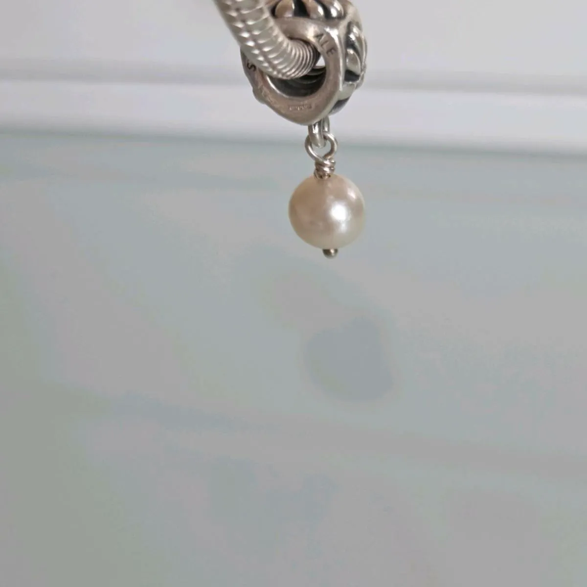 Pandora flower dangle pearl charm - Image 2