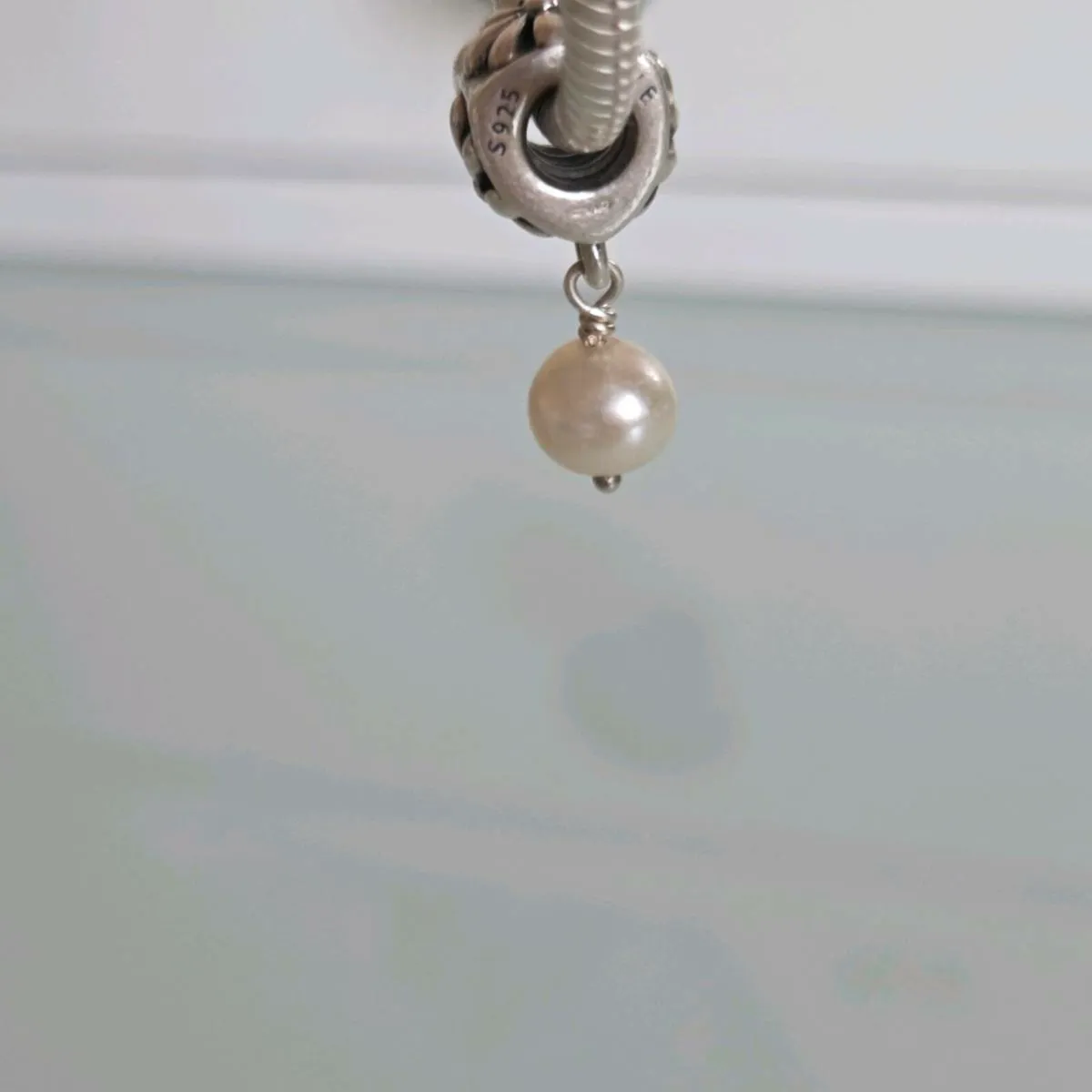 Pandora flower dangle pearl charm - Image 3