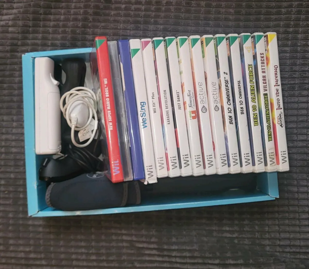 WII with games - Image 1