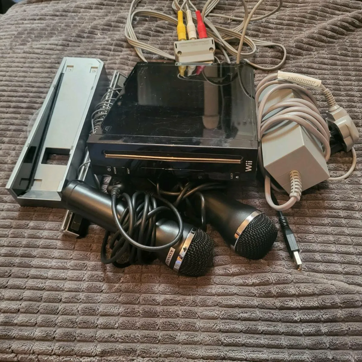 WII with games - Image 2