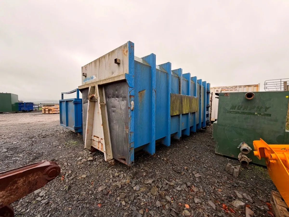 HOOK LOADER SKIP COMPACTOR BIN.... # 742 P - Image 1