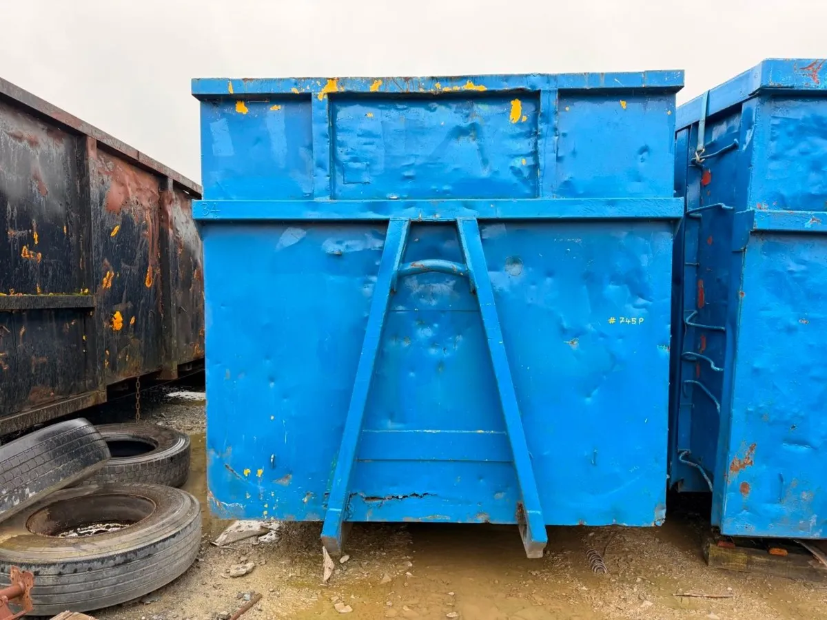 HOOK LOADER SKIP BIN ROLL ON ....# 745 P - Image 2