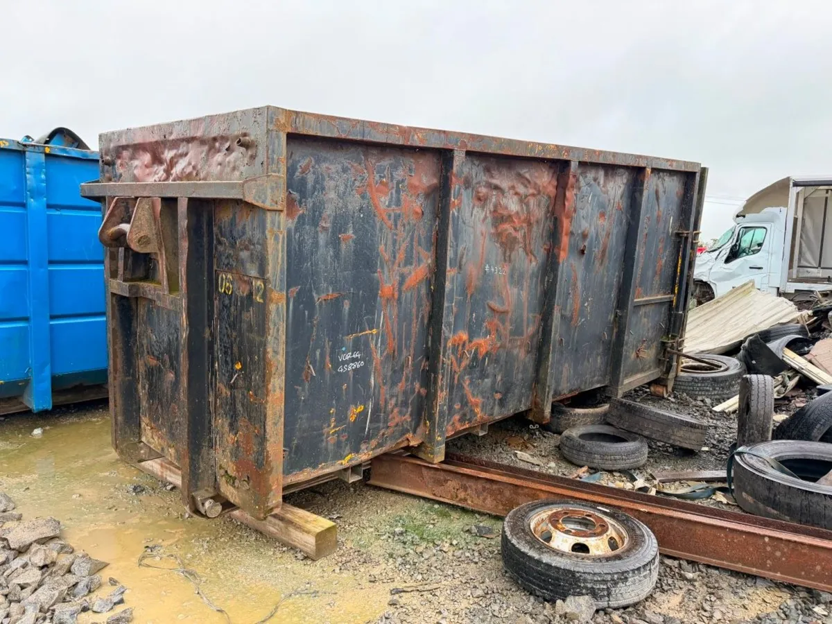 Hook skip bin - Image 1