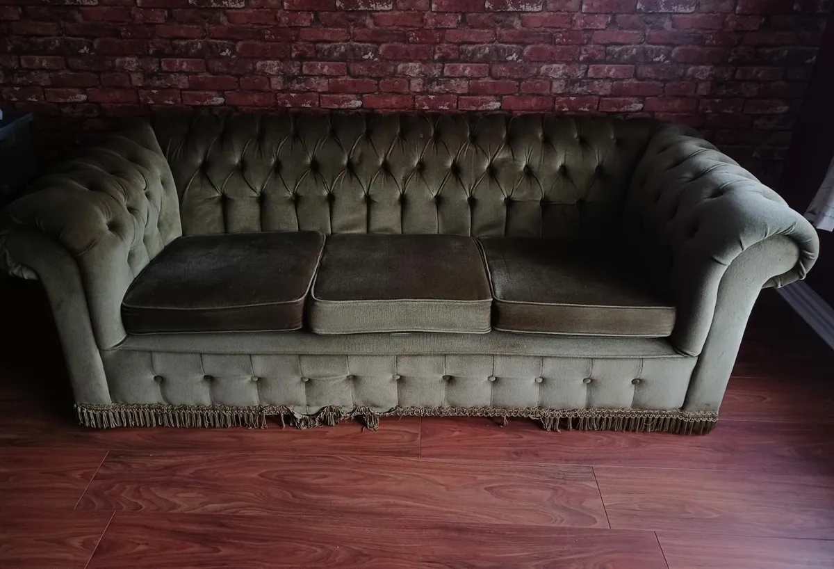 Vintage green velvet Chesterfield sofa - Image 2