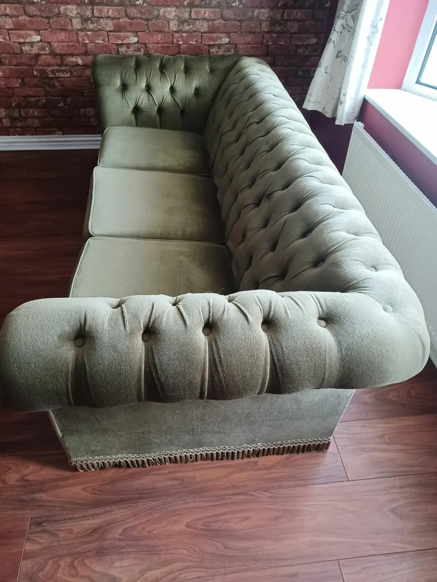 Vintage green velvet Chesterfield sofa - Image 3