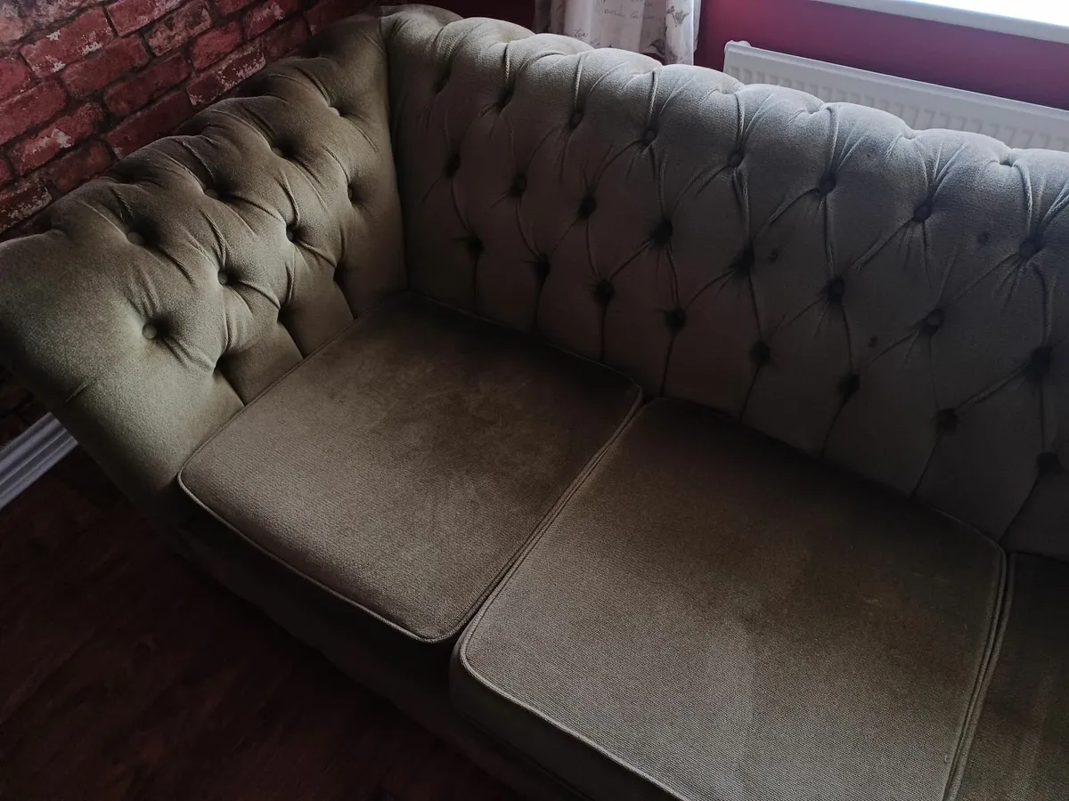 Vintage green velvet Chesterfield sofa - Image 4