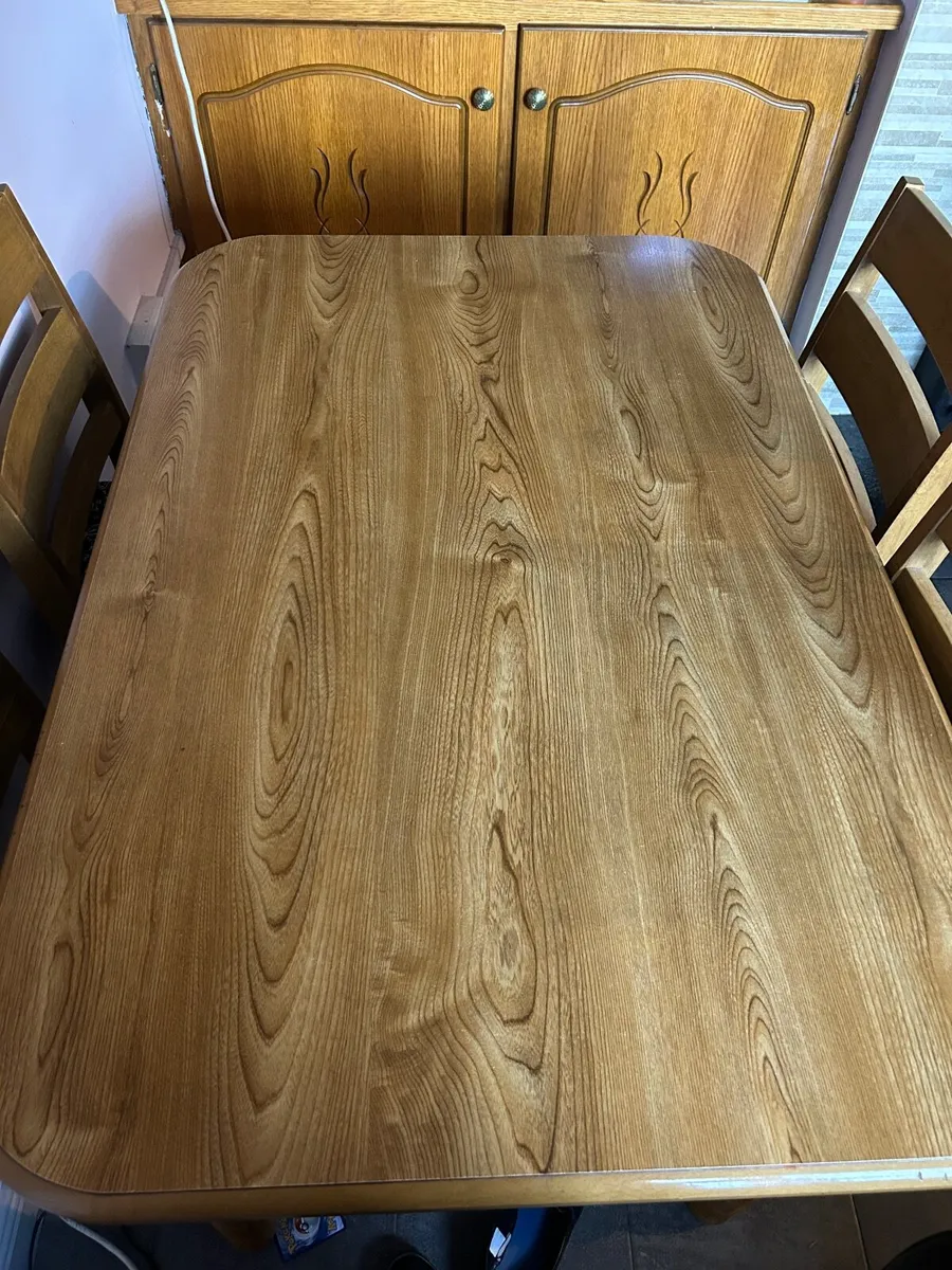 Table and chairs - Image 3