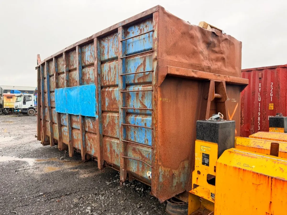 HOOK LOADER SKIP BIN ROLL ON ....# 1092V - Image 1