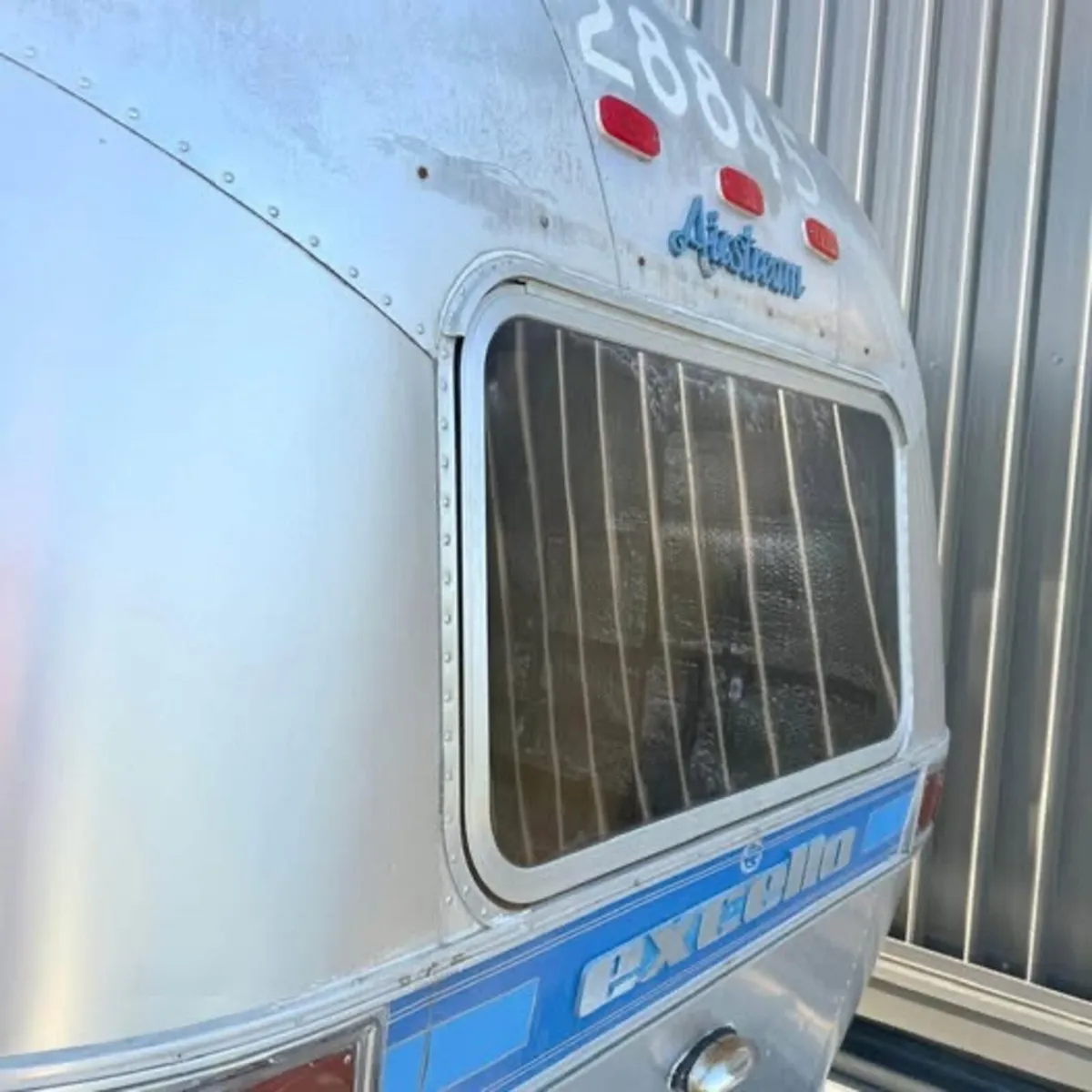 1988 Airstream Caravan - Image 3