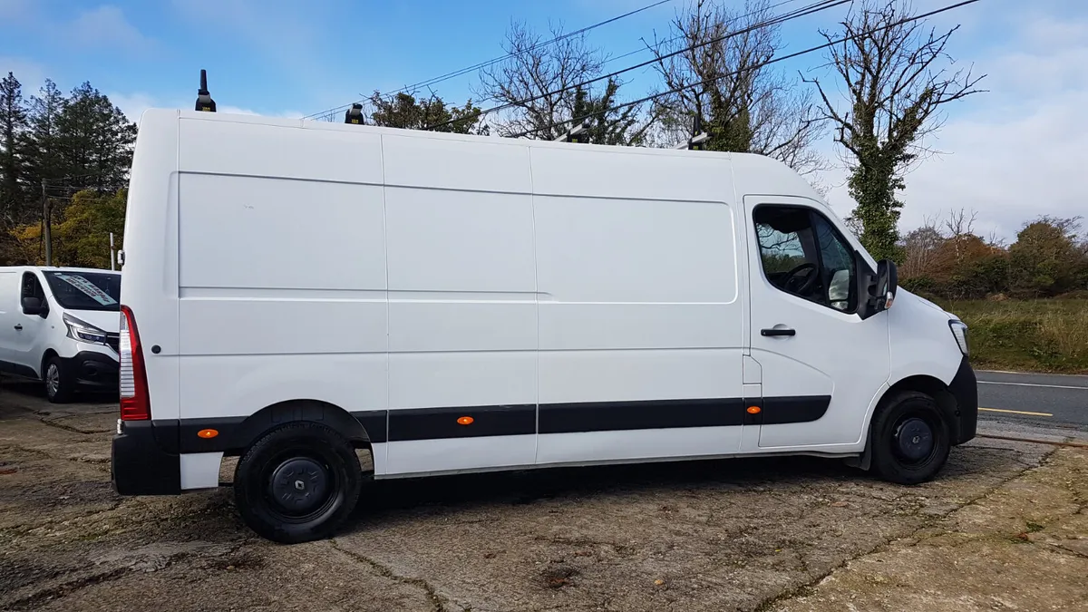 Renault Master 201D LWB 130KM MINT VAT INVOICE - Image 3