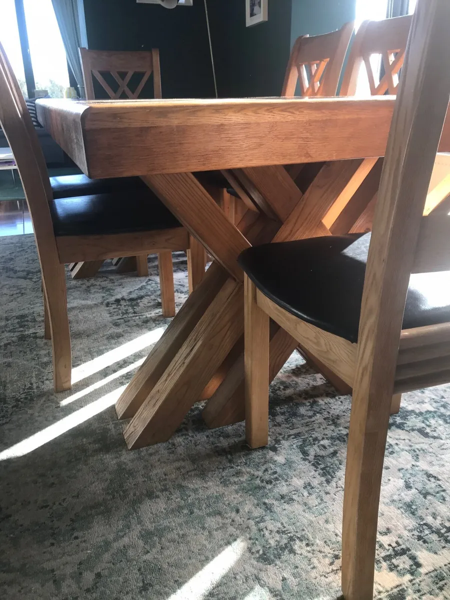 Table and chairs - Image 2