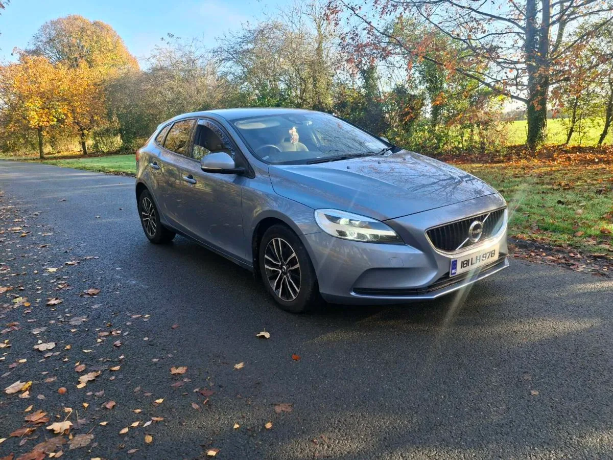 2018 VOLVO V40 MOMENTUM 2.0DIESEL  *NEW NCT * - Image 2