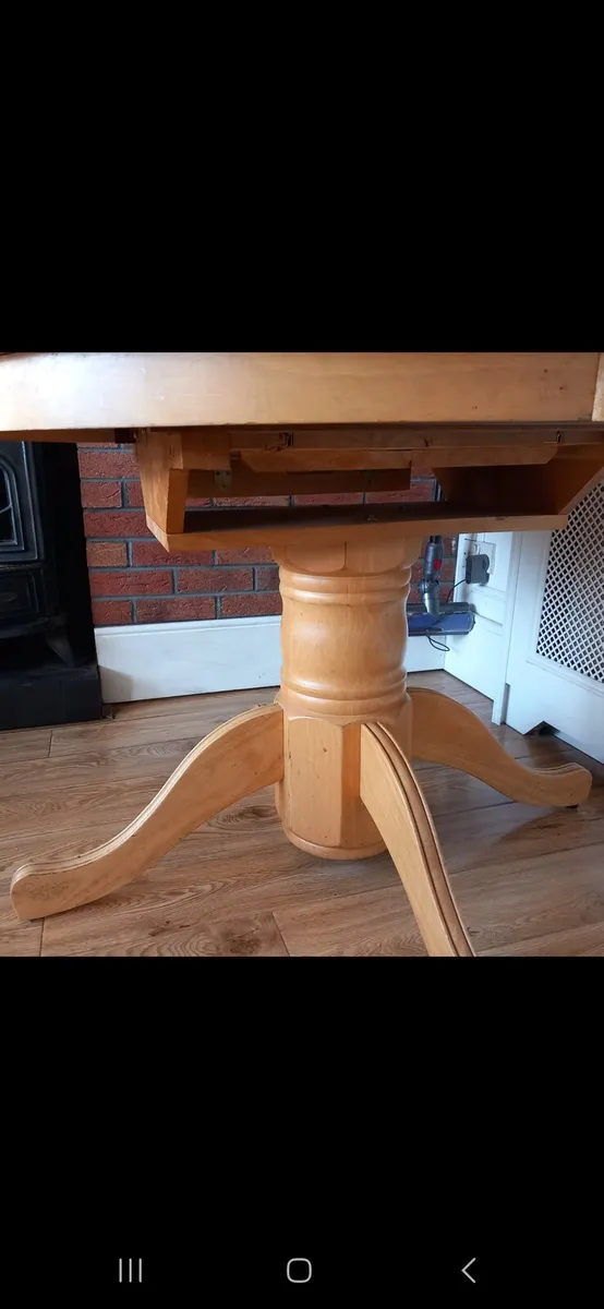 Extendable table with 4 chairs - Image 2