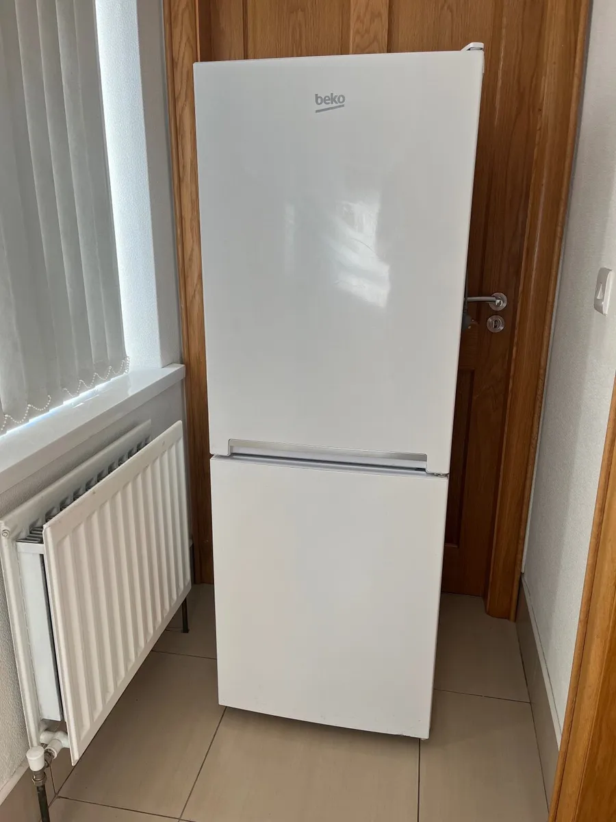 Beko frost free fridge freezer - Image 1