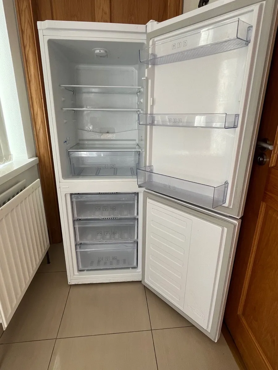Beko frost free fridge freezer - Image 3