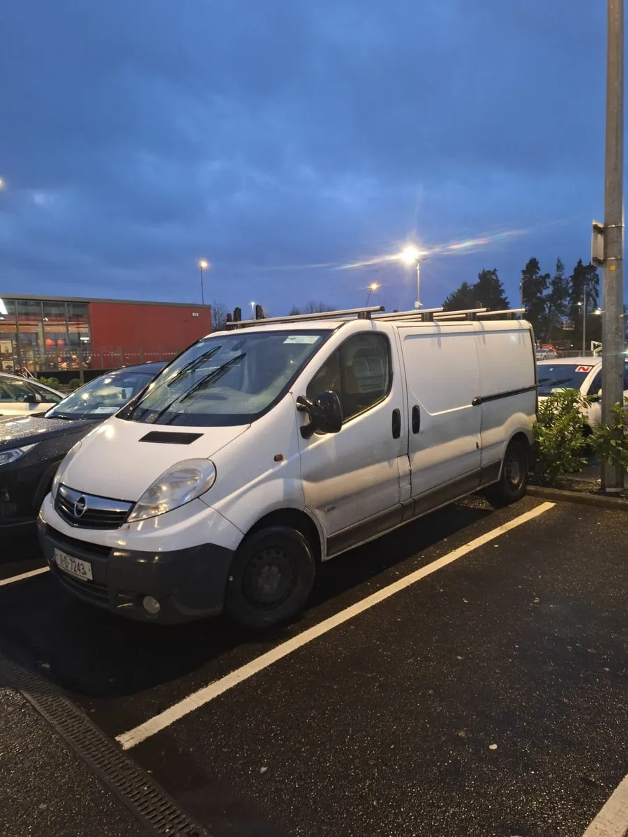 Opel Vivaro 2011 - Image 1