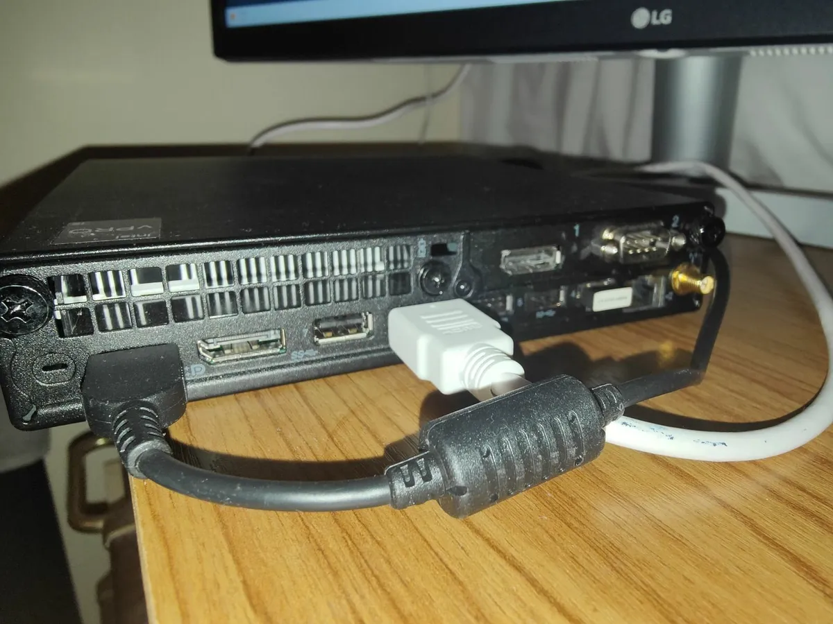 Lenovo Thinkcentre M80q tiny PC and Monitor - Image 2